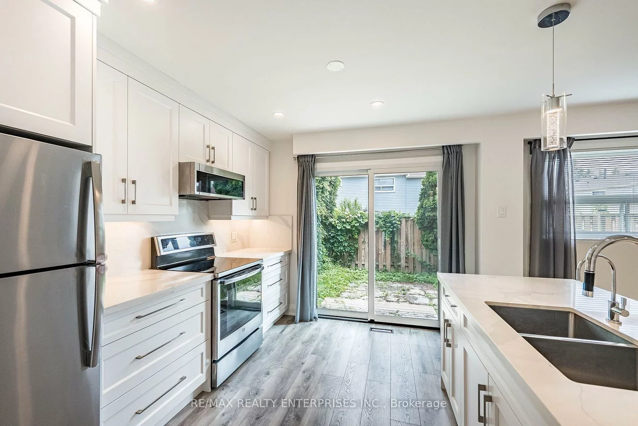 1055, Shawnmarr, Port Credit, Mississauga