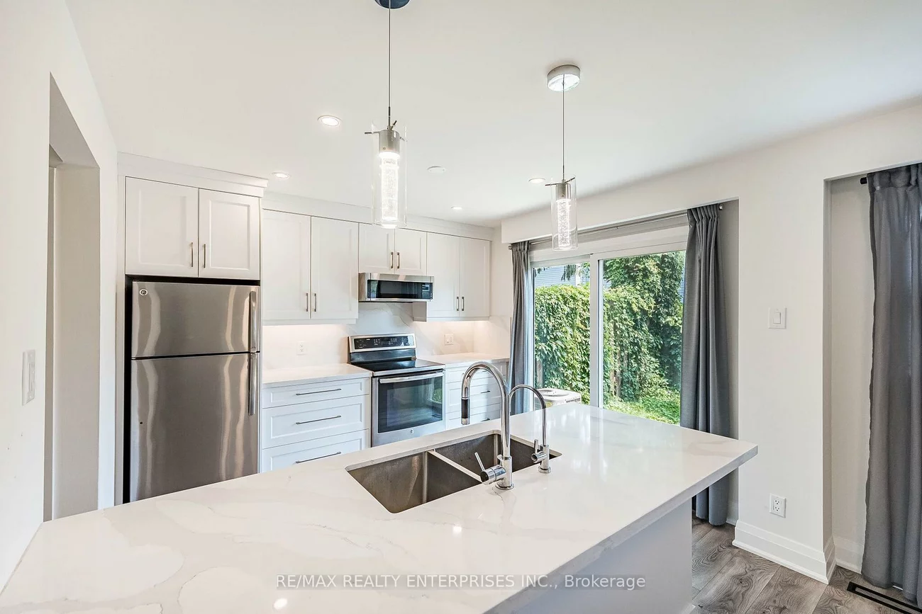 1055, Shawnmarr, Port Credit, Mississauga