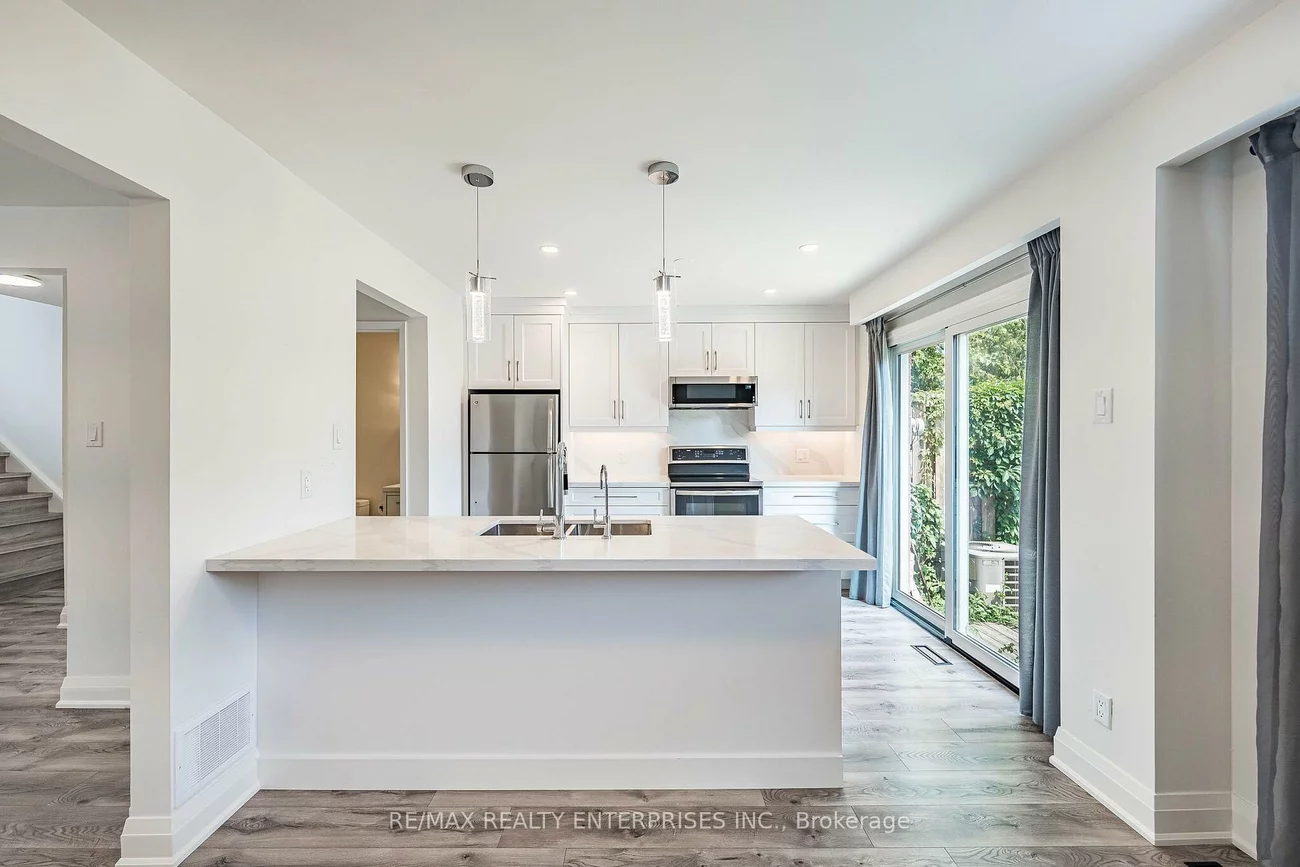 1055, Shawnmarr, Port Credit, Mississauga
