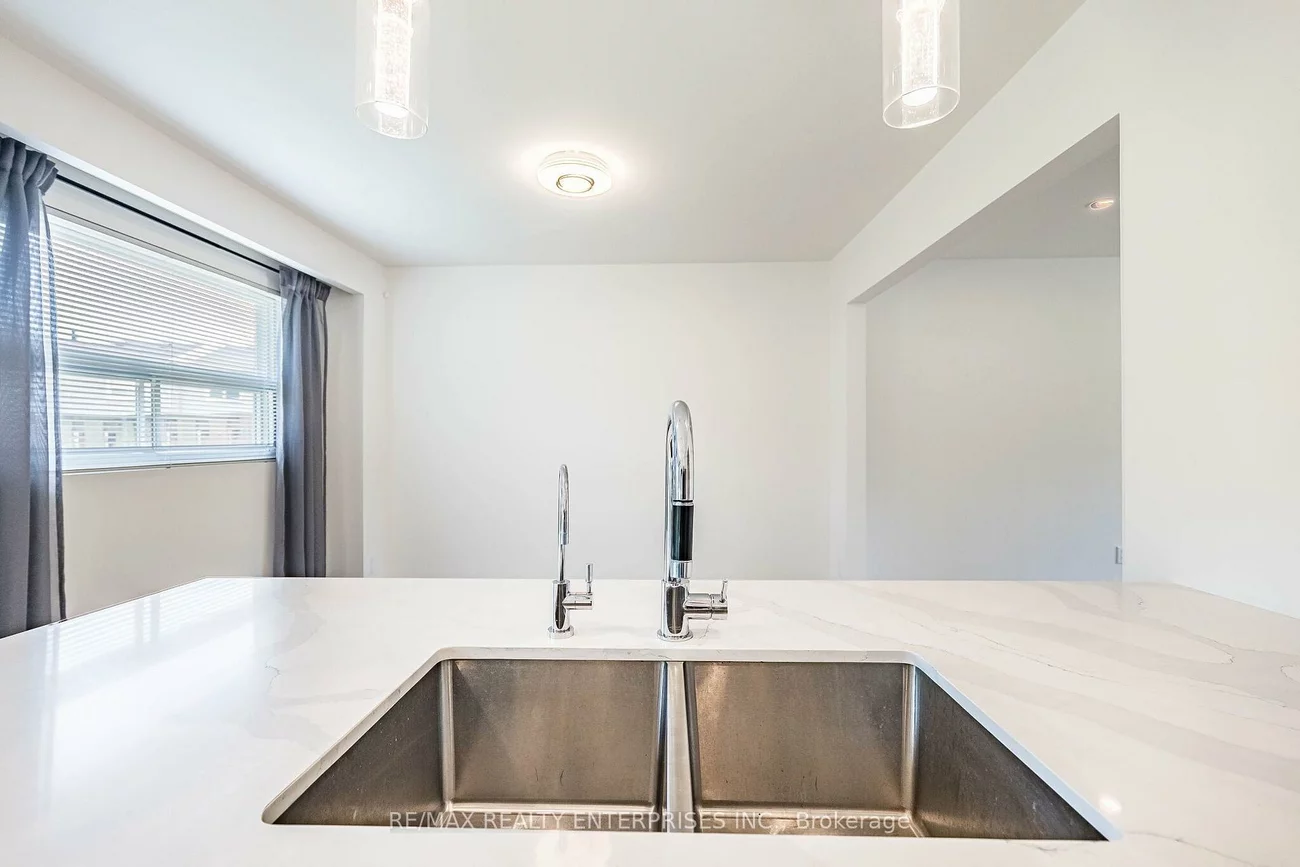 1055, Shawnmarr, Port Credit, Mississauga