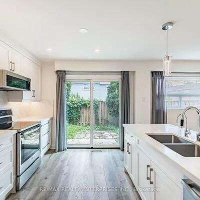1055, Shawnmarr, Port Credit, Mississauga