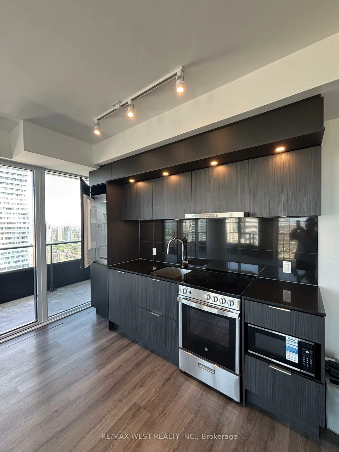 448, Burnhamthorpe, City Centre, Mississauga