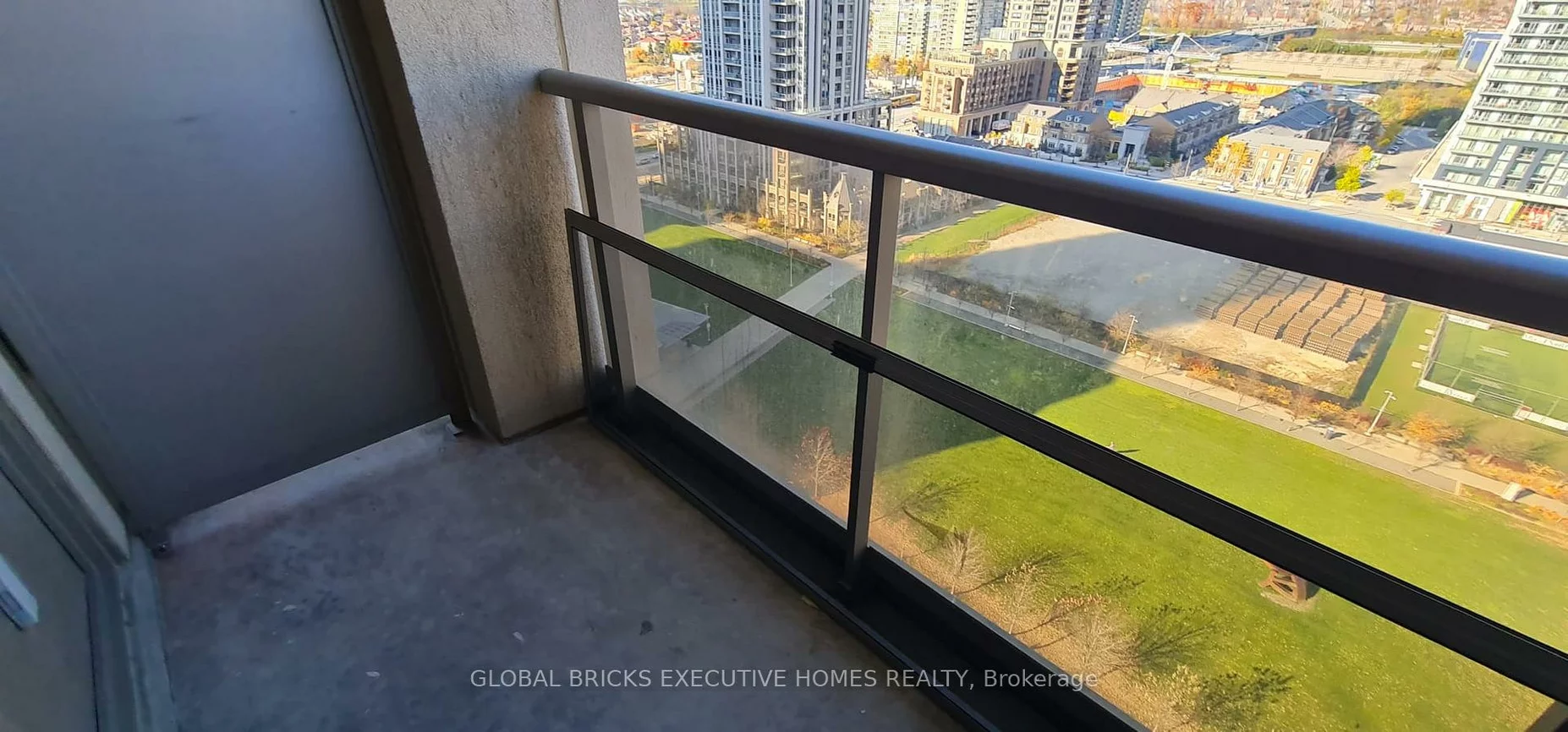 4090, Living Arts, City Centre, Mississauga