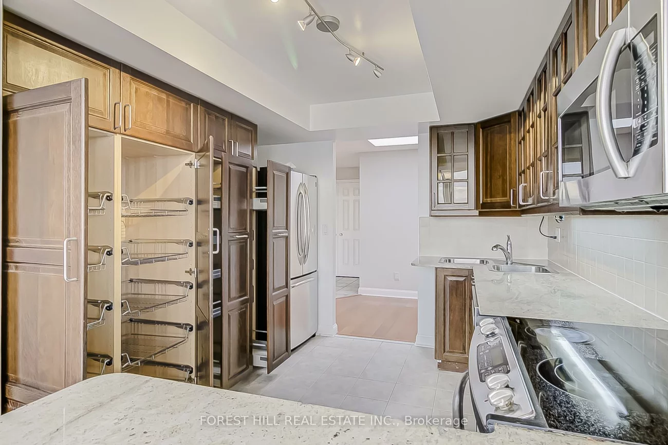 55, Kingsbridge Garden, Hurontario, Mississauga