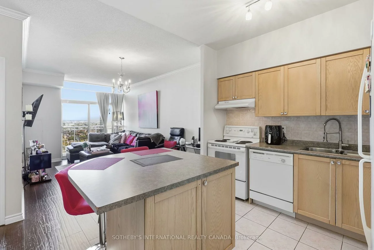 55, Strathaven, Hurontario, Mississauga