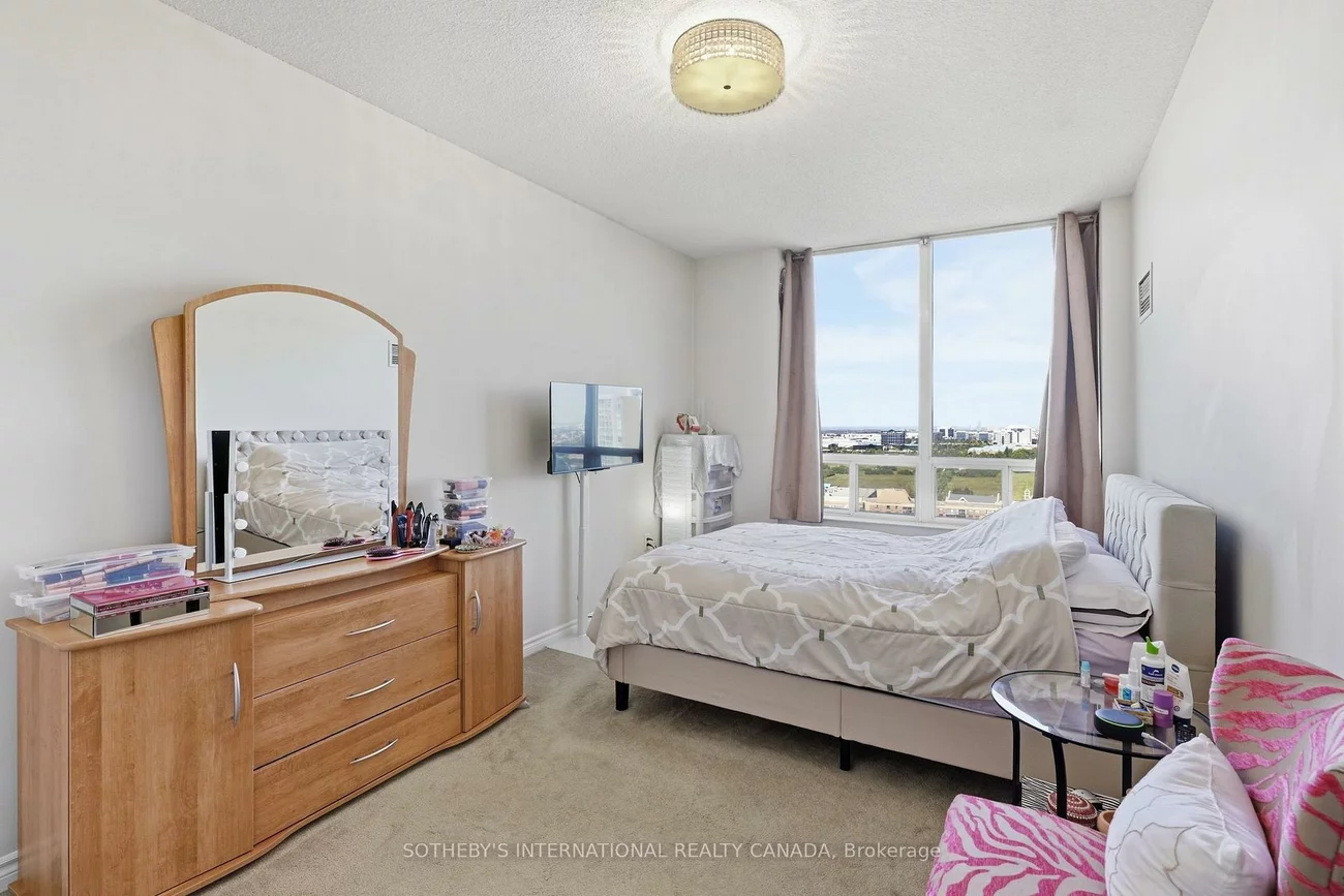 55, Strathaven, Hurontario, Mississauga