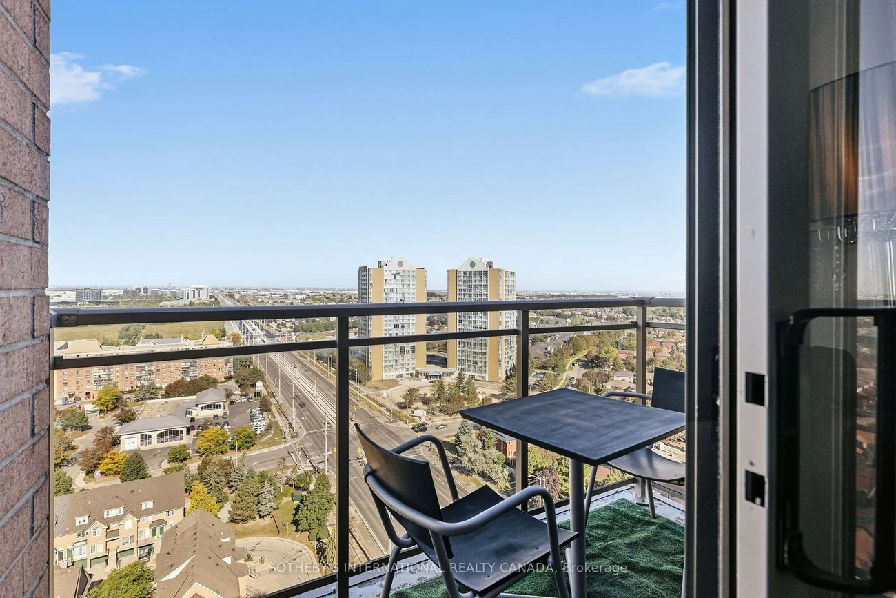 55, Strathaven, Hurontario, Mississauga