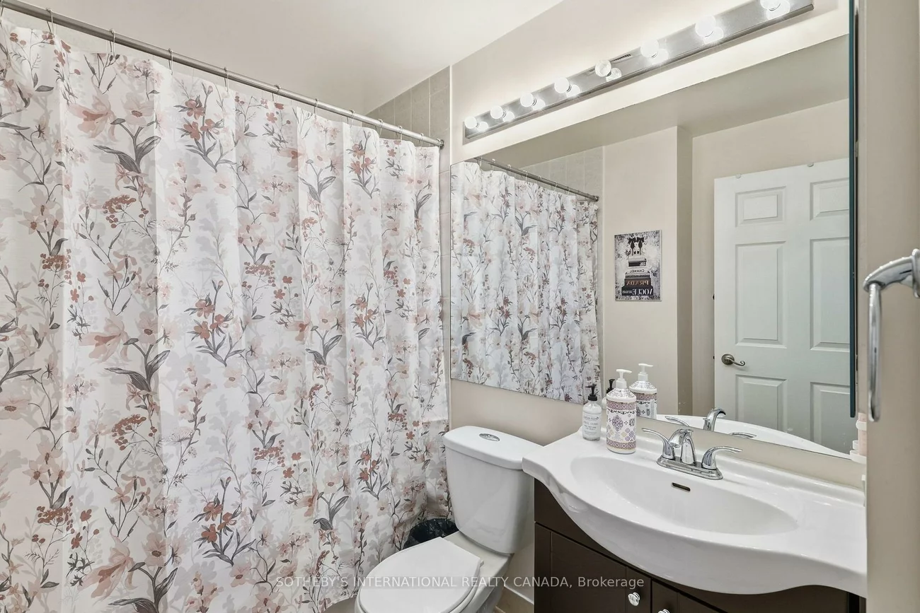 55, Strathaven, Hurontario, Mississauga