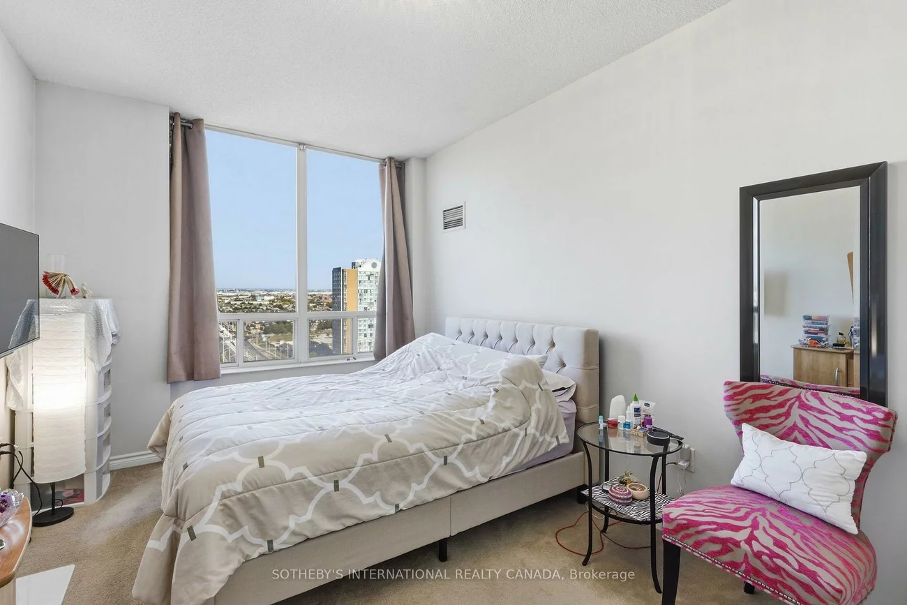 55, Strathaven, Hurontario, Mississauga