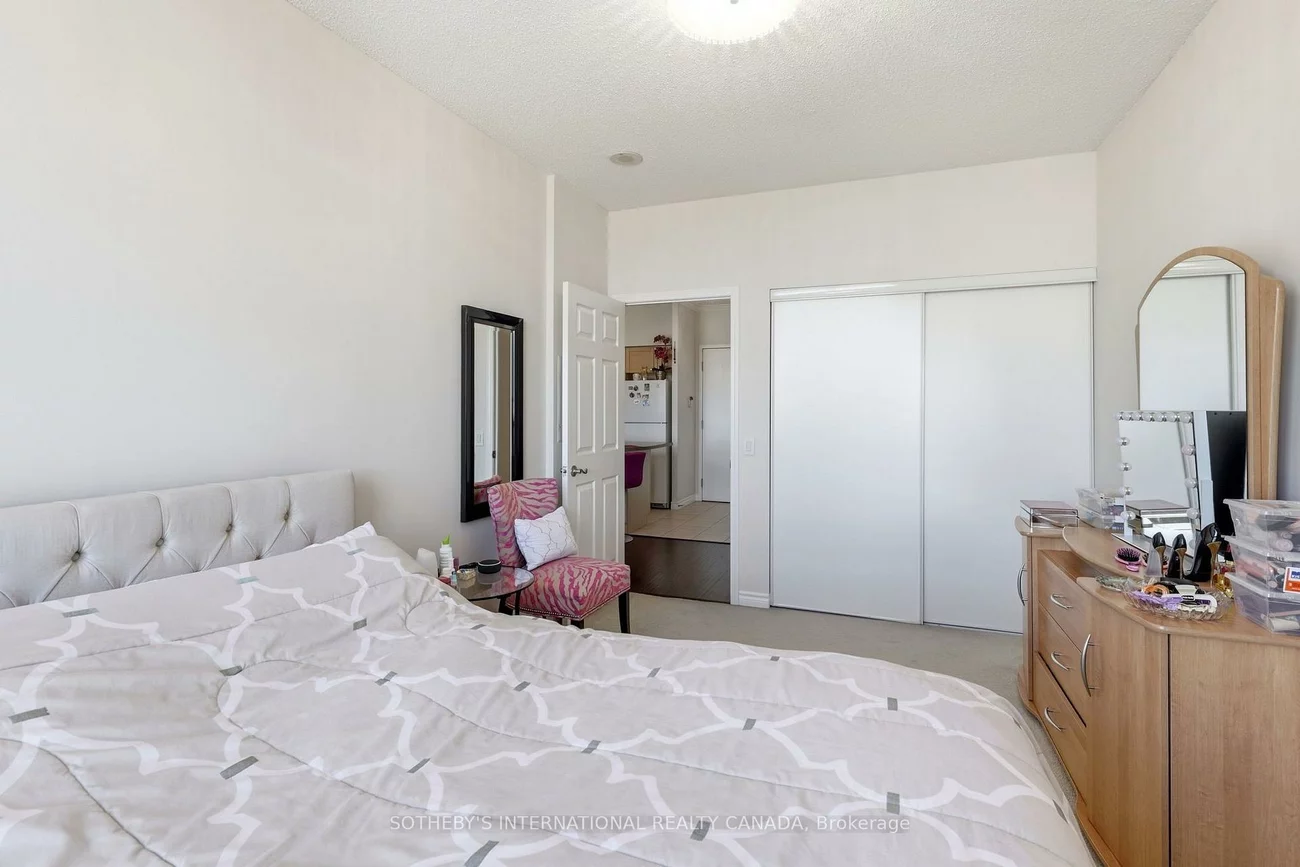 55, Strathaven, Hurontario, Mississauga