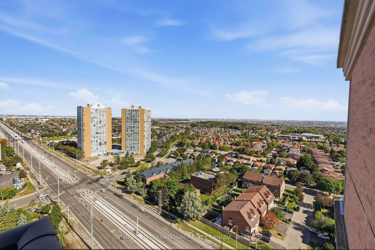 55, Strathaven, Hurontario, Mississauga