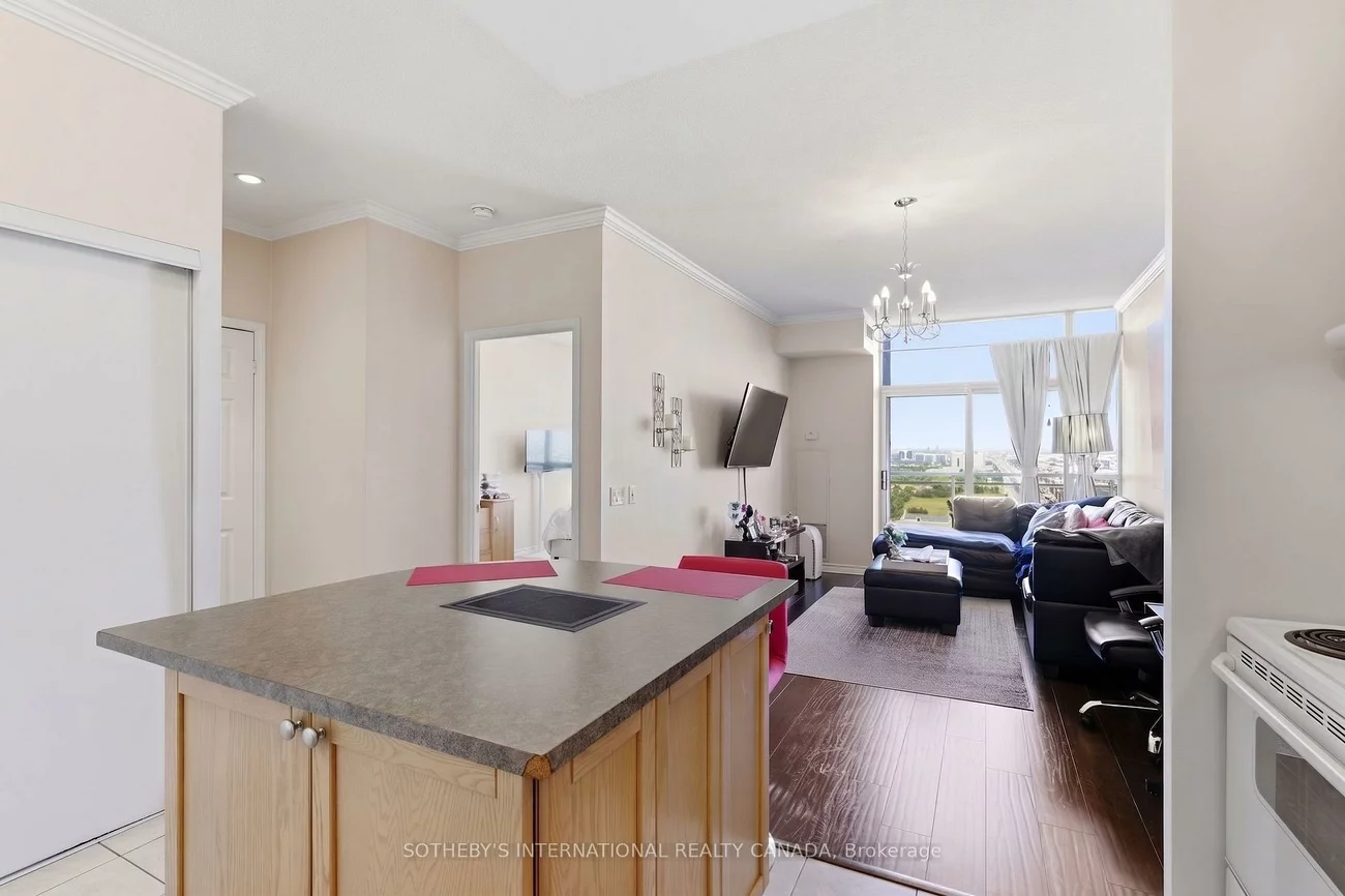 55, Strathaven, Hurontario, Mississauga
