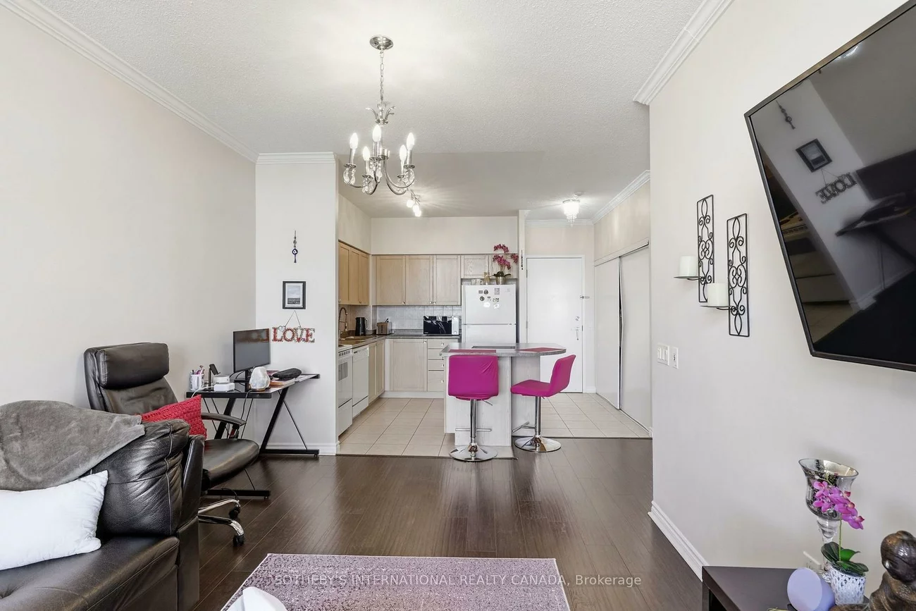 55, Strathaven, Hurontario, Mississauga