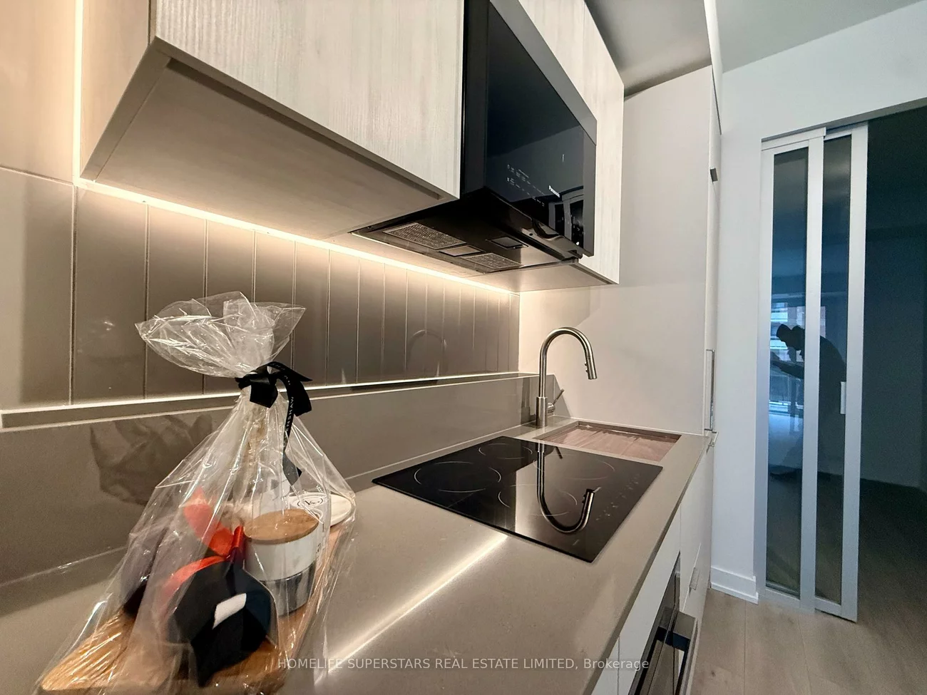 1, Fairview, Mississauga Valleys, Mississauga