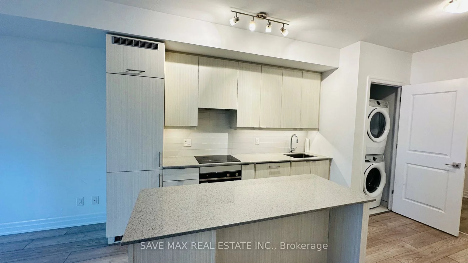 36, Elm, Fairview, Mississauga