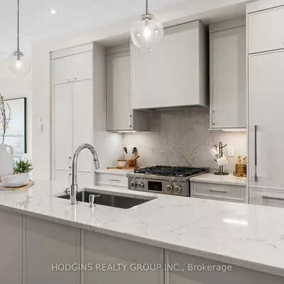 1136, Mona, Mineola, Mississauga