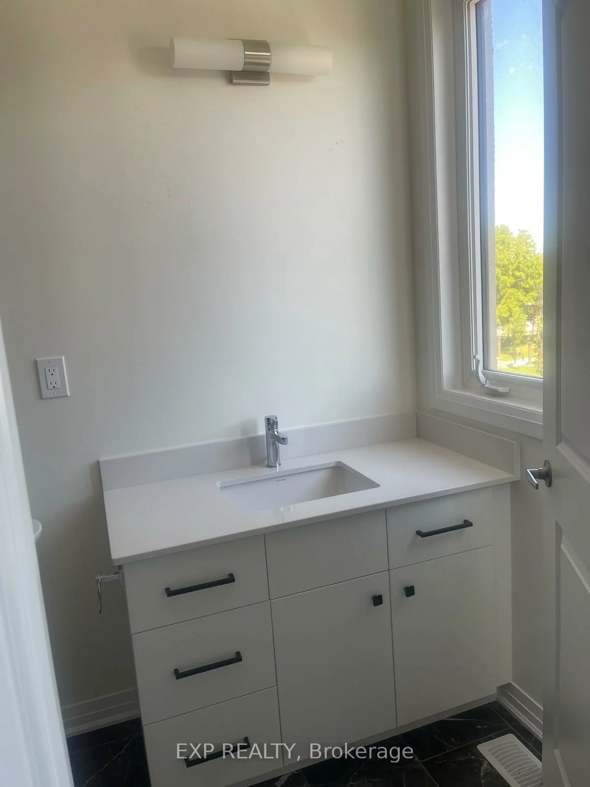 Unit 738C, Front Royal, Applewood, Mississauga