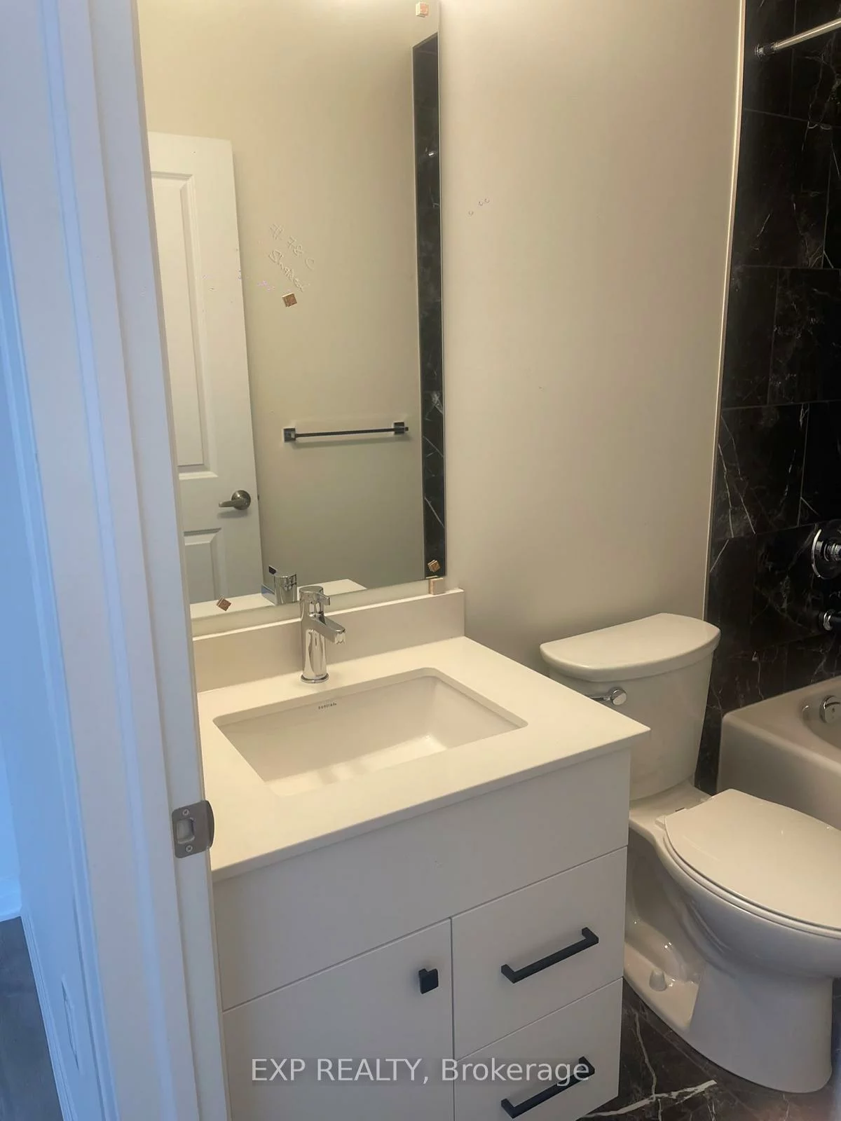 Unit 738C, Front Royal, Applewood, Mississauga