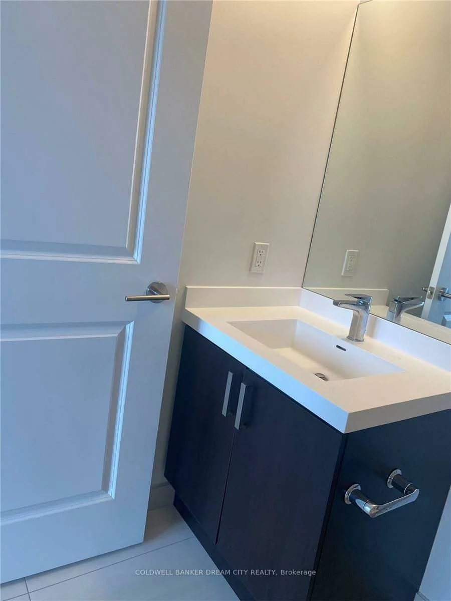8, Nahani, Hurontario, Mississauga