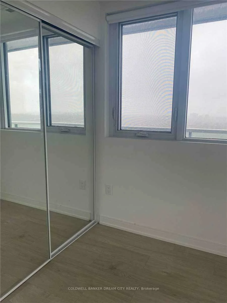 8, Nahani, Hurontario, Mississauga