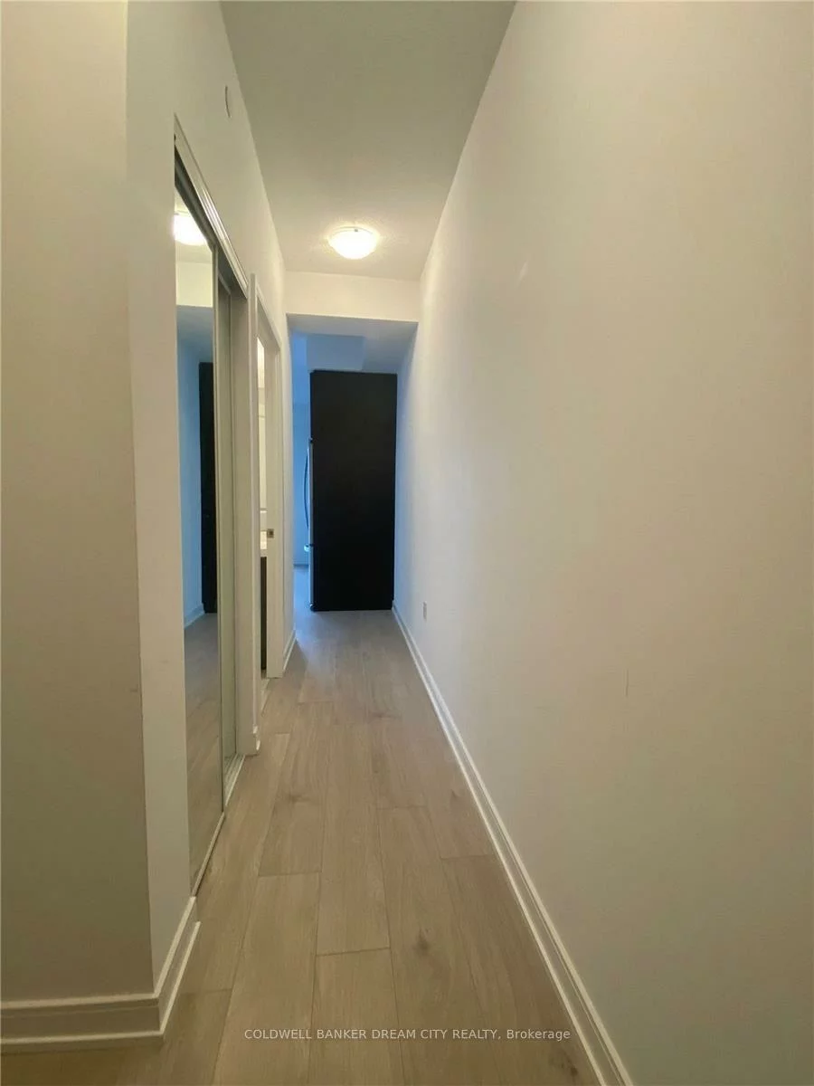 8, Nahani, Hurontario, Mississauga