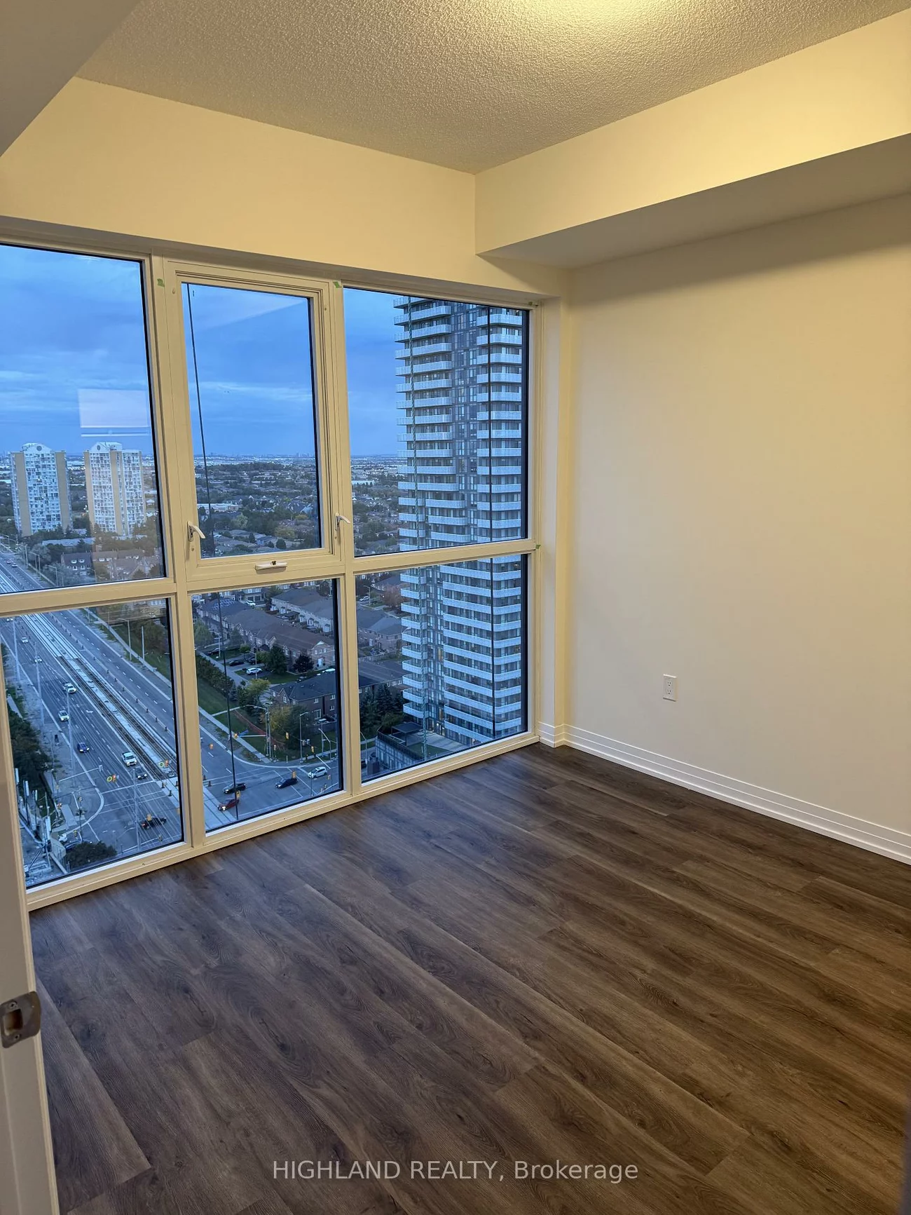 15, Watergarden, Hurontario, Mississauga