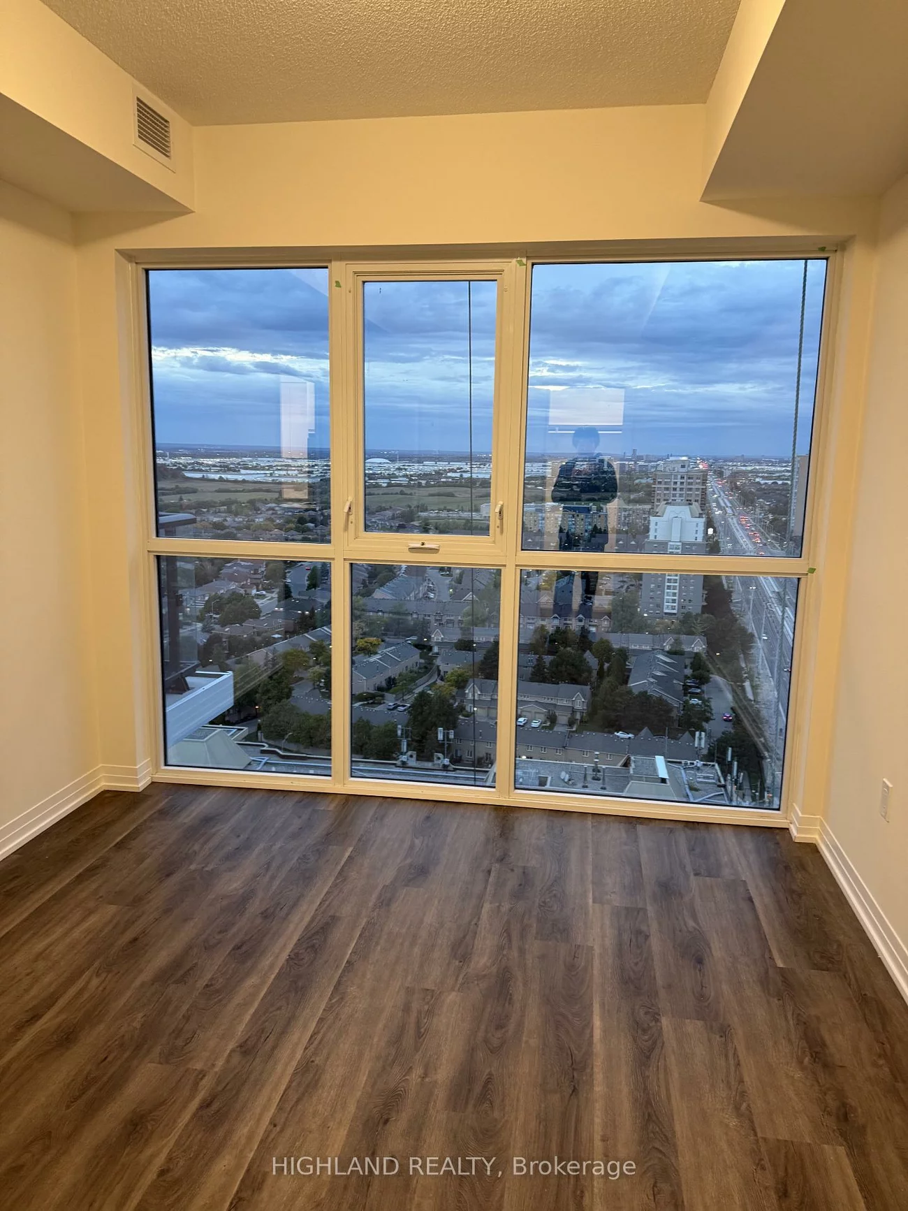 15, Watergarden, Hurontario, Mississauga