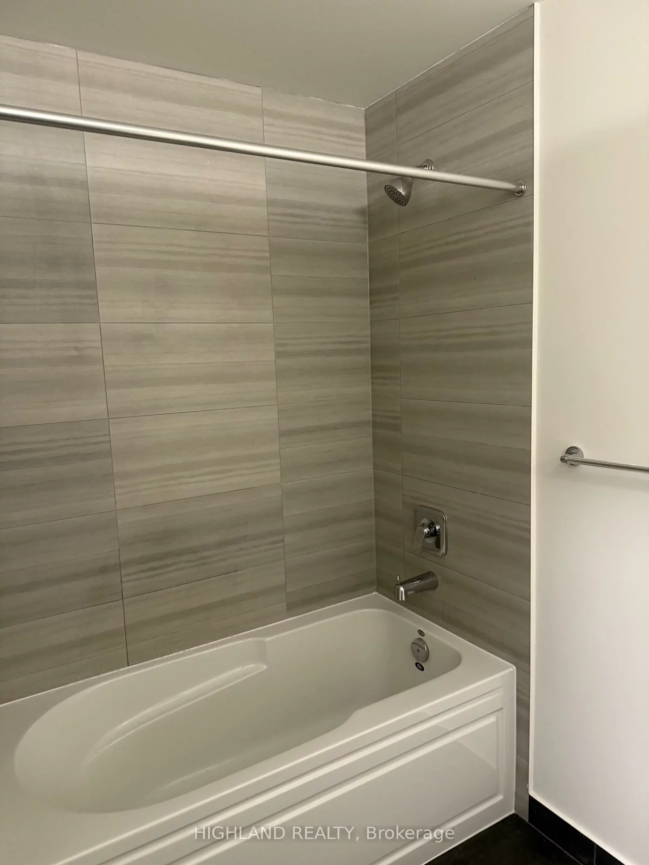 15, Watergarden, Hurontario, Mississauga