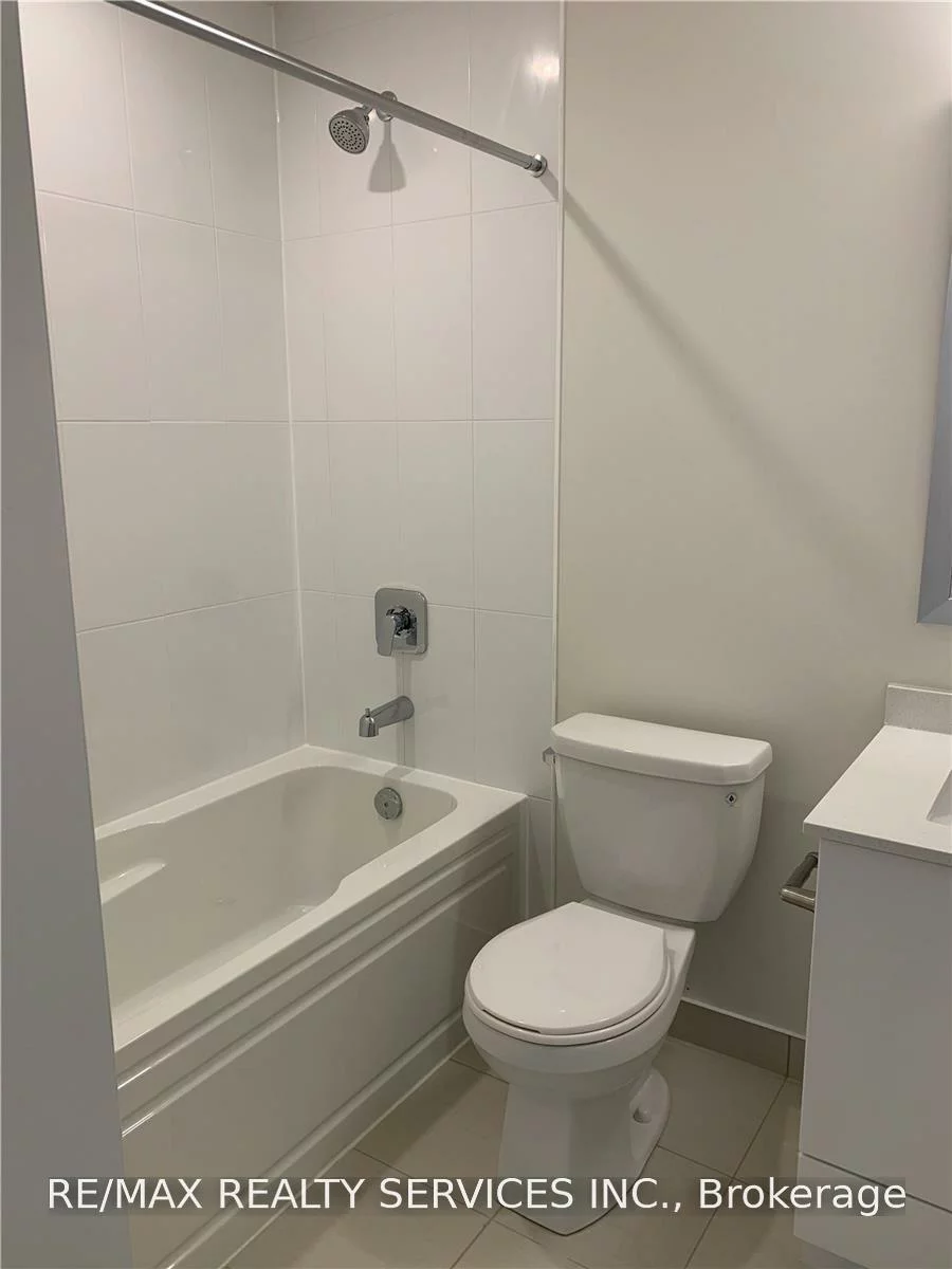 35, Watergarden, Hurontario, Mississauga