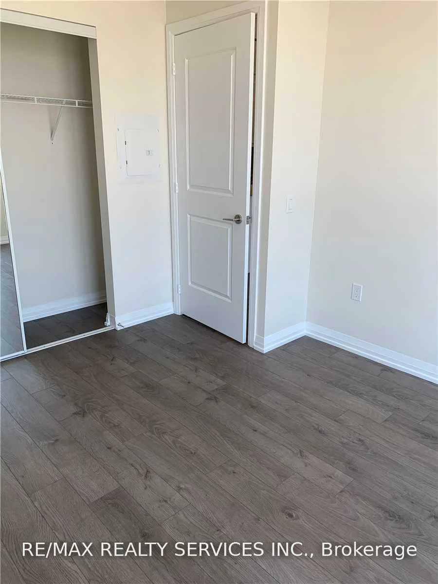 35, Watergarden, Hurontario, Mississauga