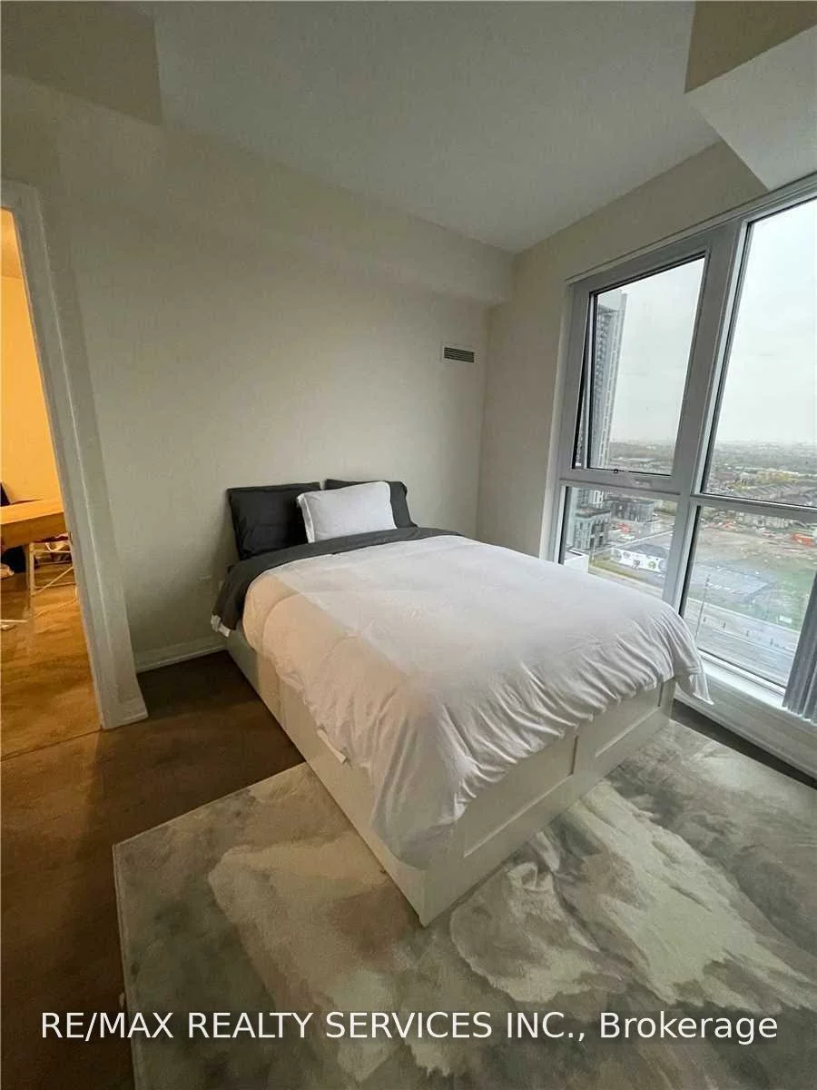 35, Watergarden, Hurontario, Mississauga
