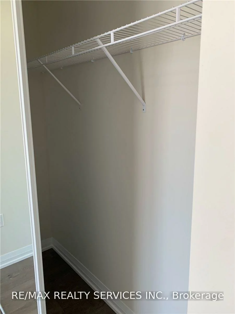 35, Watergarden, Hurontario, Mississauga