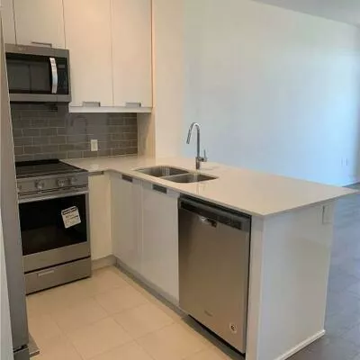 35, Watergarden, Hurontario, Mississauga