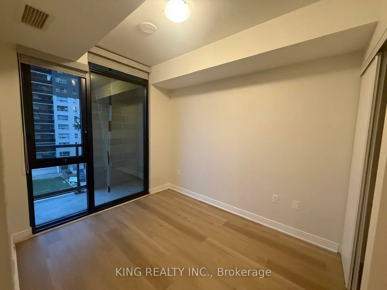 86, Dundas, Cooksville, Mississauga