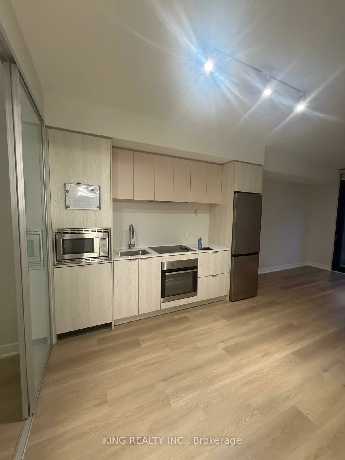 86, Dundas, Cooksville, Mississauga