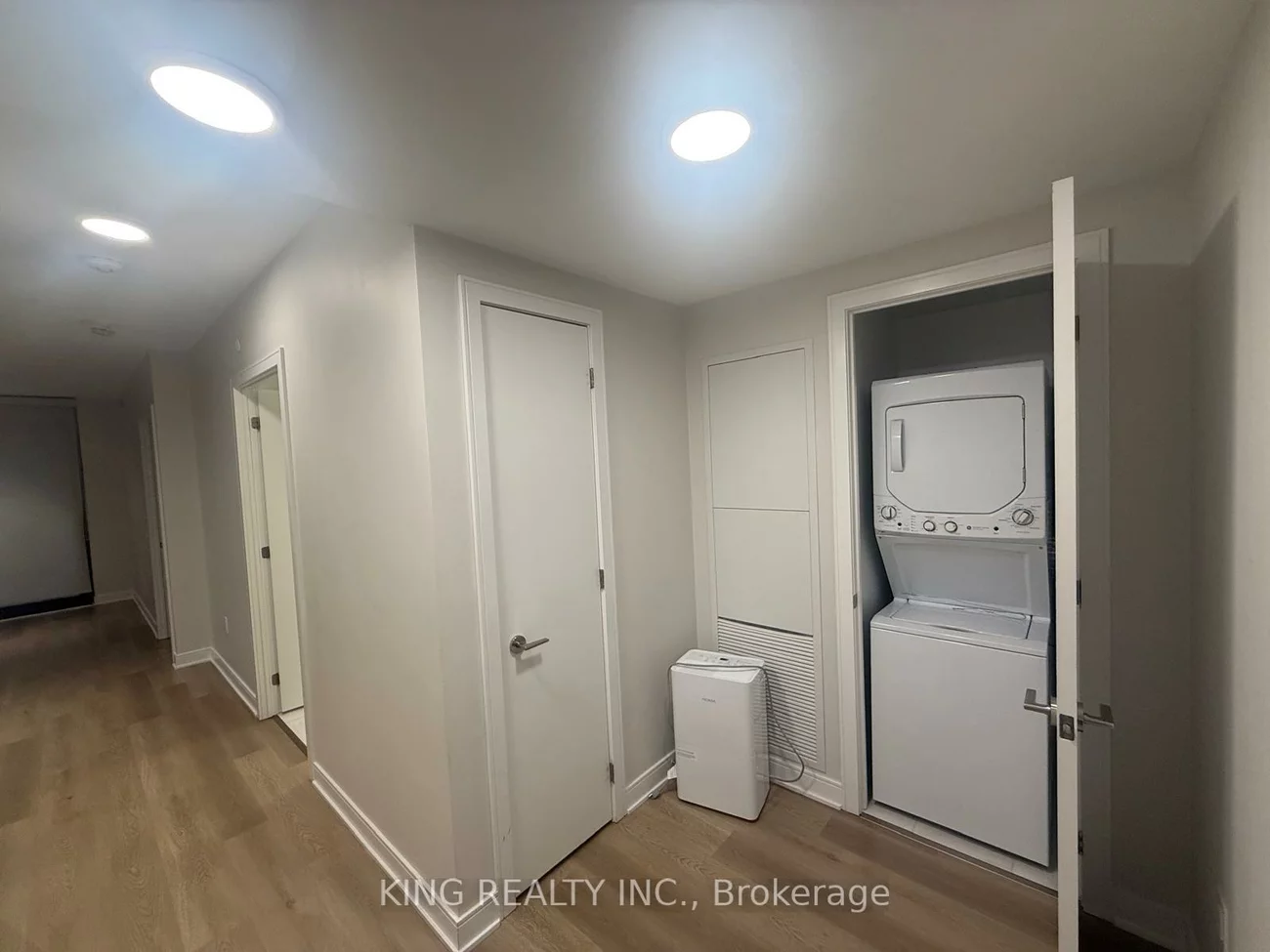 86, Dundas, Cooksville, Mississauga