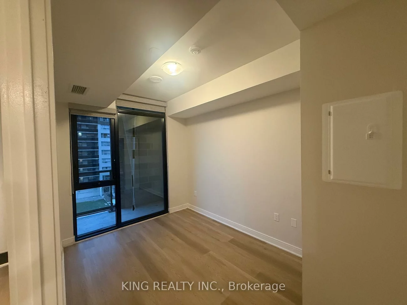 86, Dundas, Cooksville, Mississauga