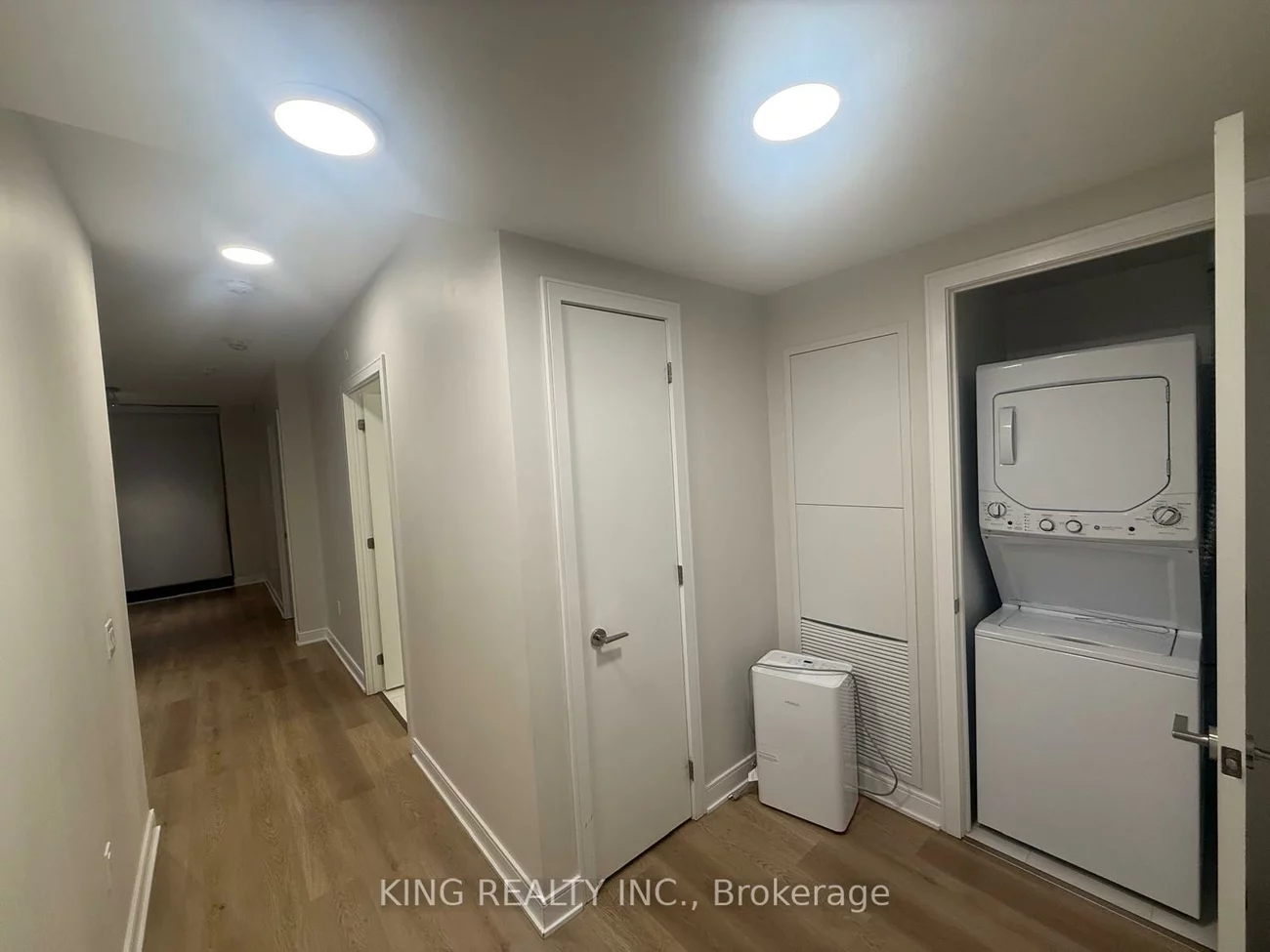 86, Dundas, Cooksville, Mississauga