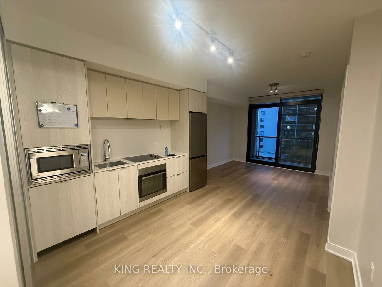 86, Dundas, Cooksville, Mississauga