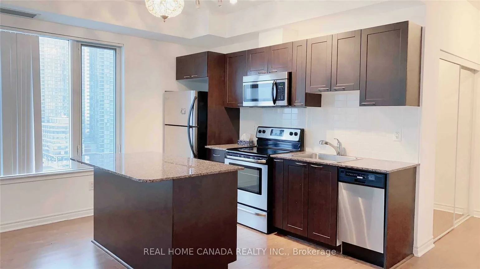385, Prince Of Wales, City Centre, Mississauga