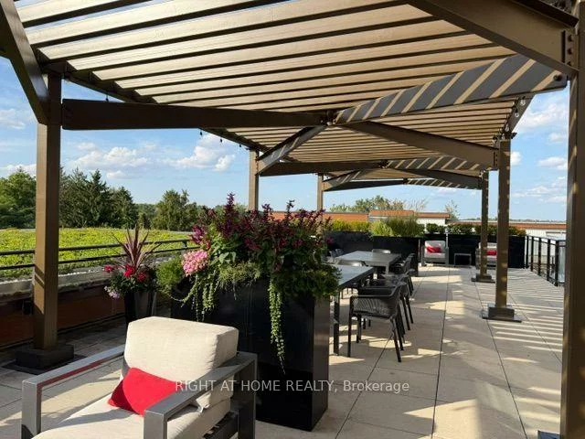 1575, Lakeshore, Clarkson, Mississauga