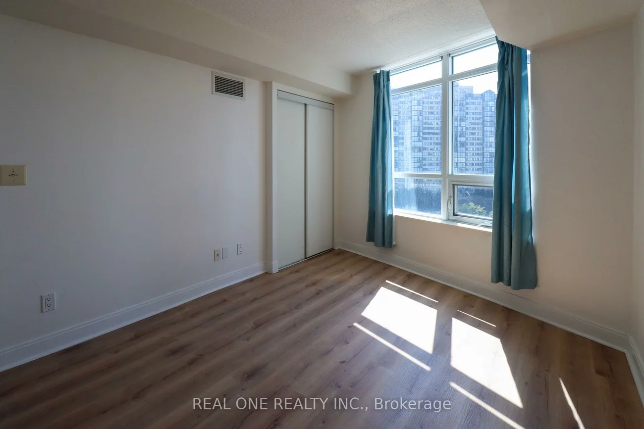 330, Burnhamthorpe, City Centre, Mississauga