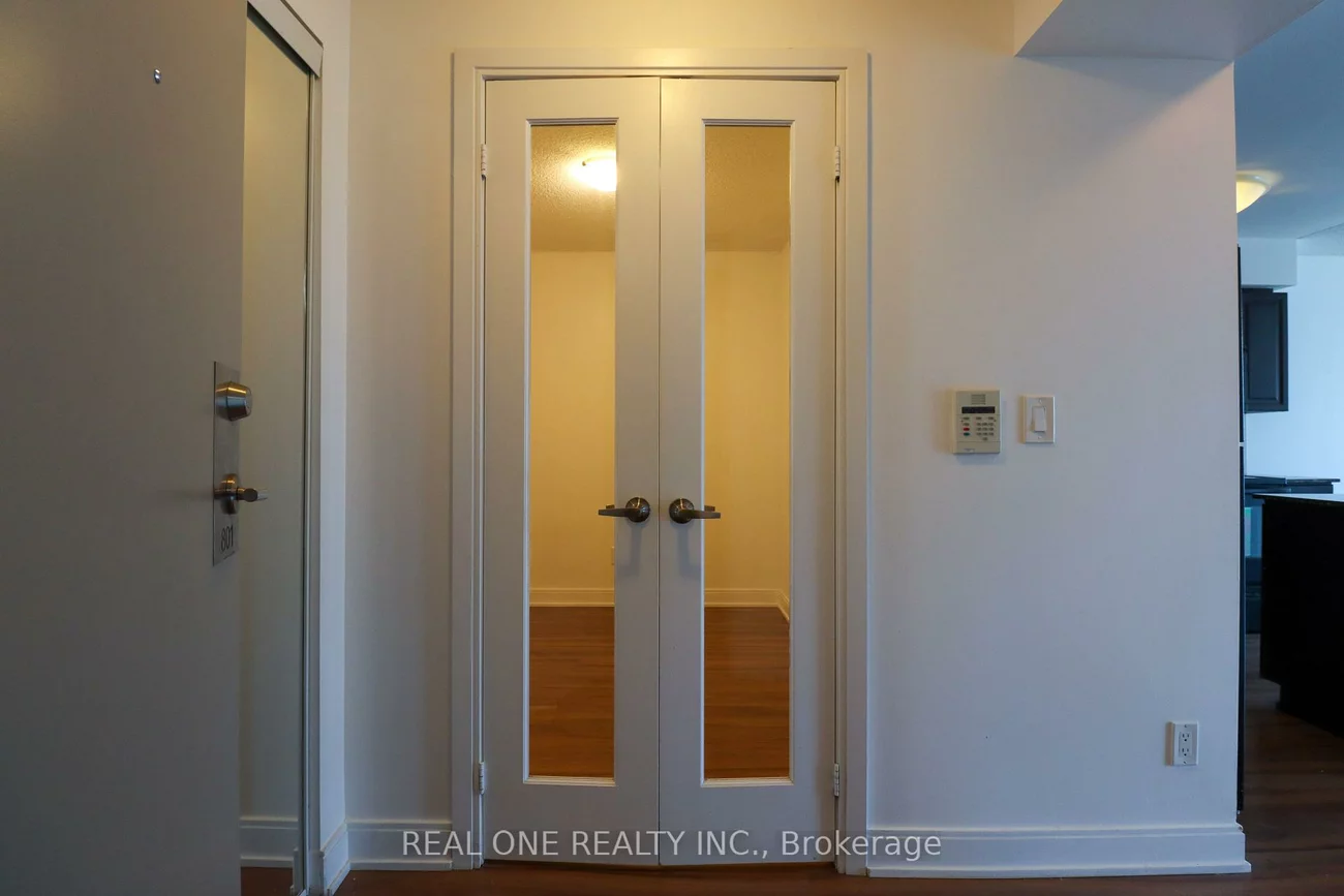 330, Burnhamthorpe, City Centre, Mississauga