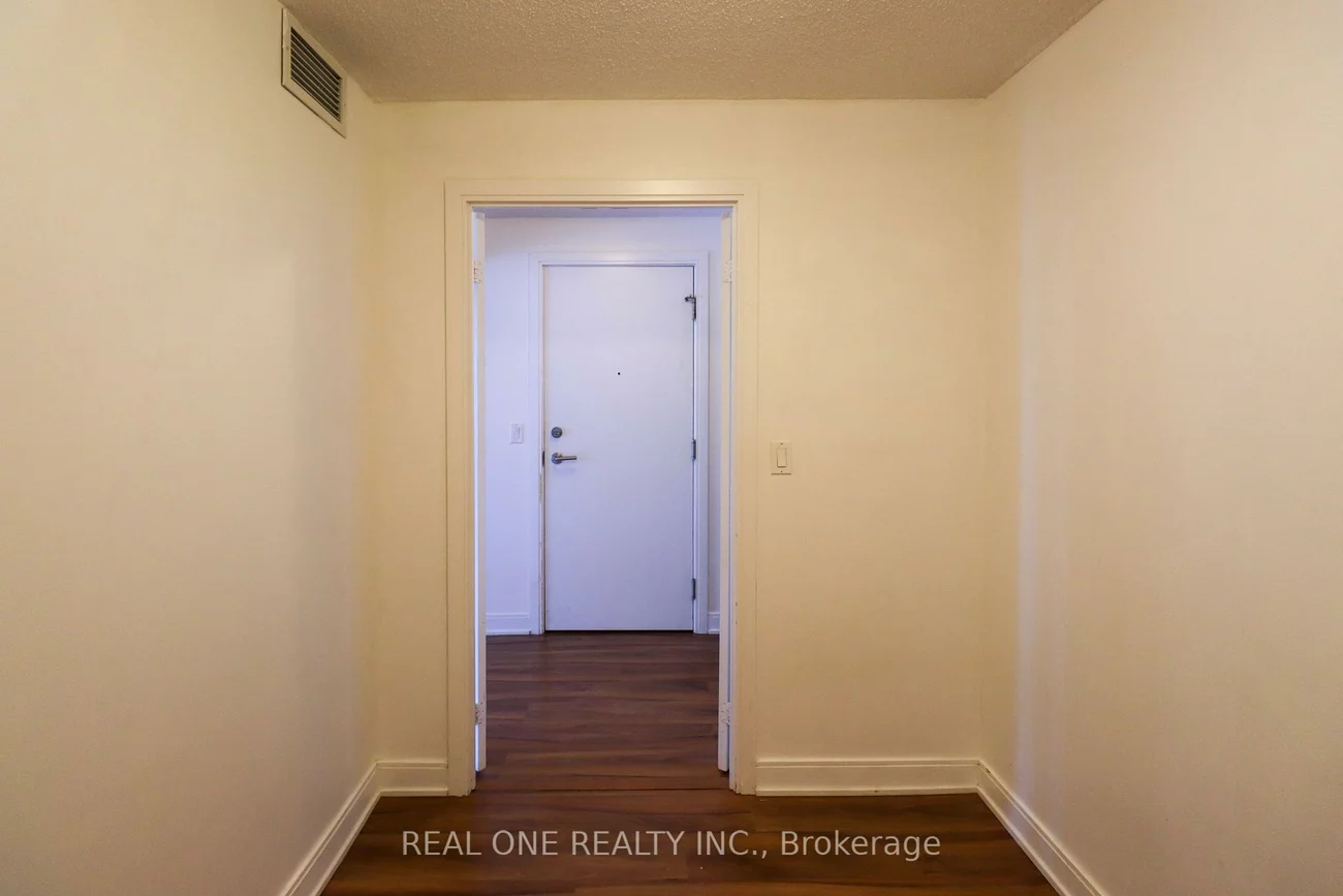 330, Burnhamthorpe, City Centre, Mississauga