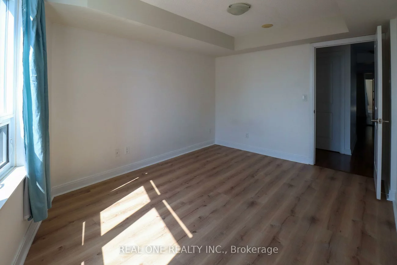 330, Burnhamthorpe, City Centre, Mississauga