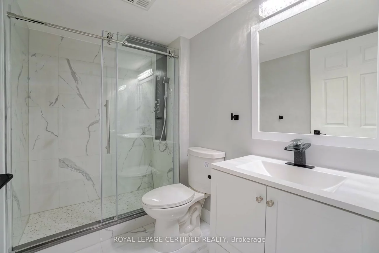 35, Kingsbridge Garden, Hurontario, Mississauga