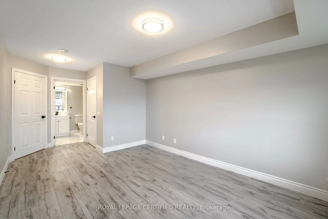 35, Kingsbridge Garden, Hurontario, Mississauga