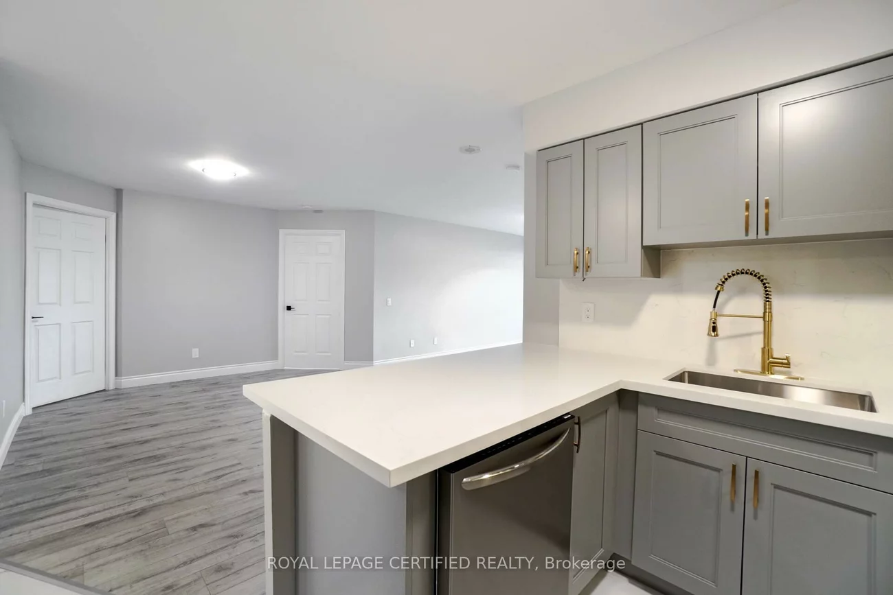 35, Kingsbridge Garden, Hurontario, Mississauga