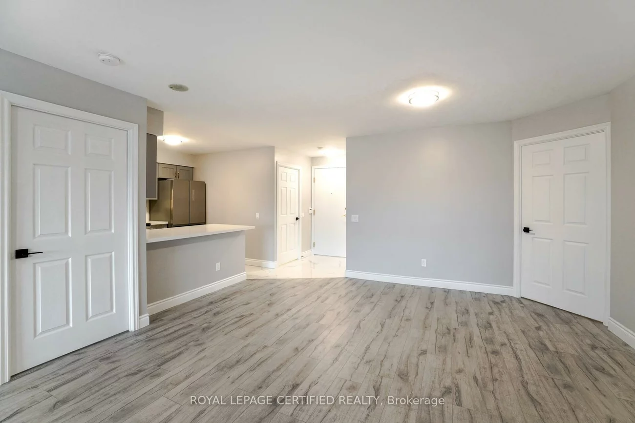 35, Kingsbridge Garden, Hurontario, Mississauga