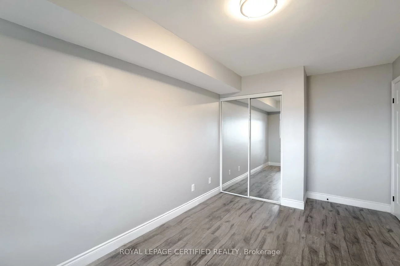 35, Kingsbridge Garden, Hurontario, Mississauga